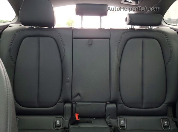 WBXHT3C36J5F93195 2018 BMW X1 Silver Հետևի նստատեղերի տեսք