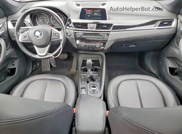 WBXHT3C36J5F93195 2018 BMW X1 Silver Առջևի վահանակի տեսք
