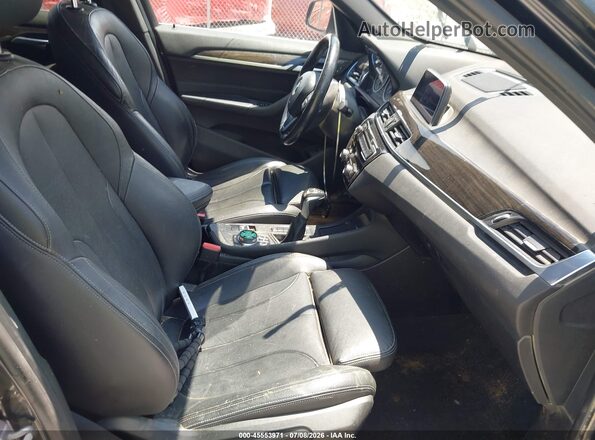 WBXHT3C36J5K23071 2018 BMW X1 Black Вид салону спереду