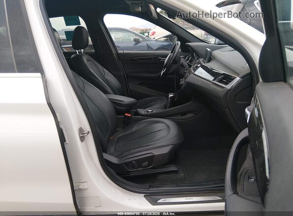WBXHT3C36J5K23510 2018 BMW X1 White Front interior view