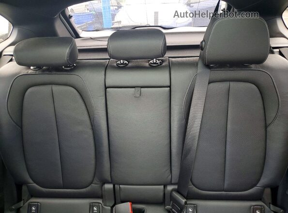 WBXHT3C36J5K25323 2018 BMW X1 White Widok tylnych siedzeń