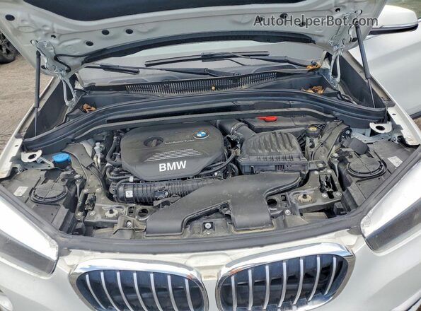 WBXHT3C36J5K25323 2018 BMW X1 White Widok komory silnika