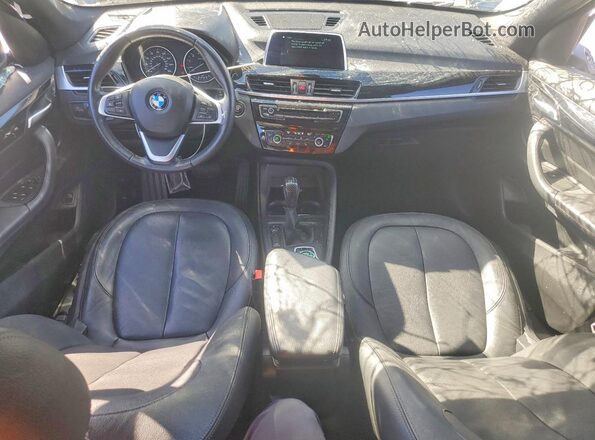 WBXHT3C36J5K31137 2018 BMW X1 Black Widok deski rozdzielczej