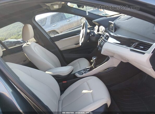 WBXHT3C36J5L34705 2018 BMW X1 Gray Widok wnętrza z przodu