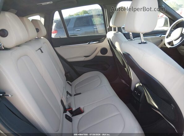 WBXHT3C36J5L34705 2018 BMW X1 Gray Widok naklejki z numerem VIN