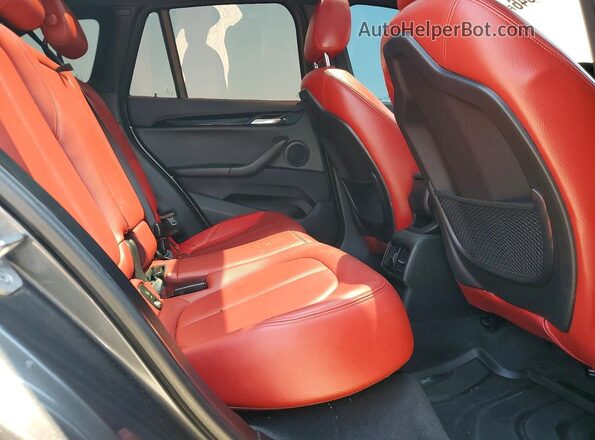 WBXHT3C37G5F64099 2016 BMW X1 Gray Vista interior trasera