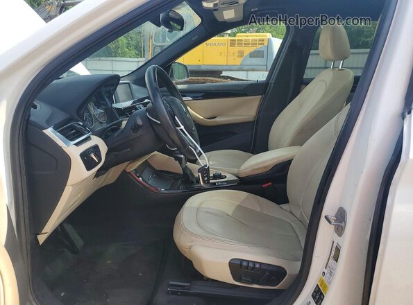 WBXHT3C37GP881723 2016 BMW X1 Белый Вид салона спереди