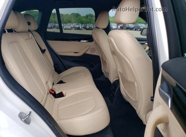 WBXHT3C37H5F67702 2017 BMW X1 White Widok wnętrza z tyłu