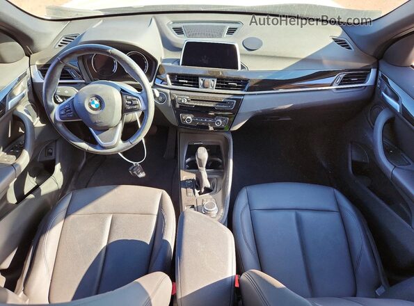 WBXHT3C37J3H33430 2018 BMW X1 Белый Вид панели приборов