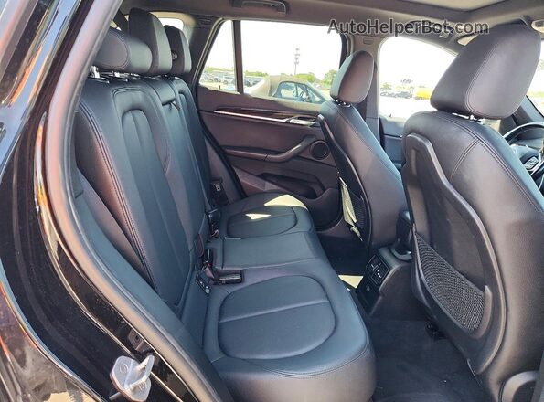 WBXHT3C37J5F89916 2018 BMW X1 Black Սալոնի հետևի տեսք