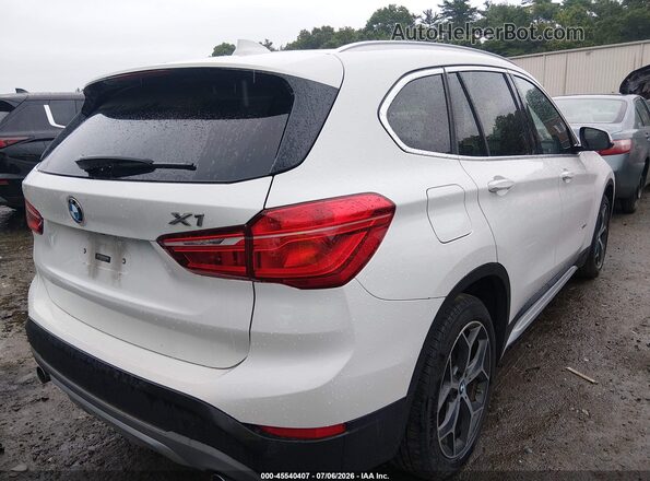 WBXHT3C37J5F92332 2018 BMW X1 White Trasero derecho