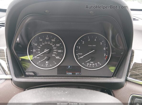 WBXHT3C37J5F92332 2018 BMW X1 White Vista de los asientos traseros
