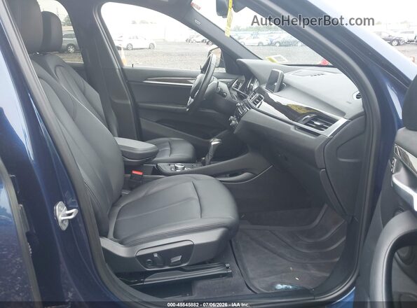 WBXHT3C37J5L33725 2018 BMW X1 Синий Вид салона спереди