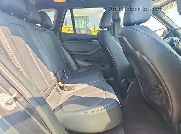 WBXHT3C38GP887076 2016 BMW X1 Gray Widok wnętrza z tyłu