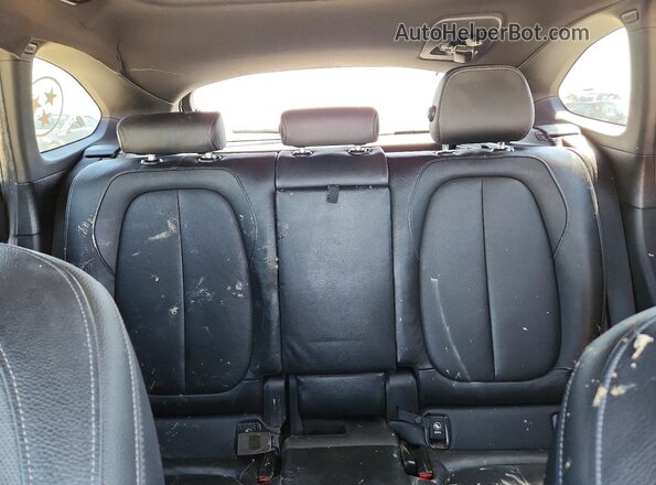 WBXHT3C38H5F79776 2017 BMW X1 Black Widok tylnych siedzeń