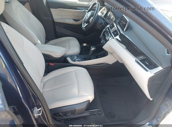 WBXHT3C38J3H30584 2018 BMW X1 Blue Вид салону спереду