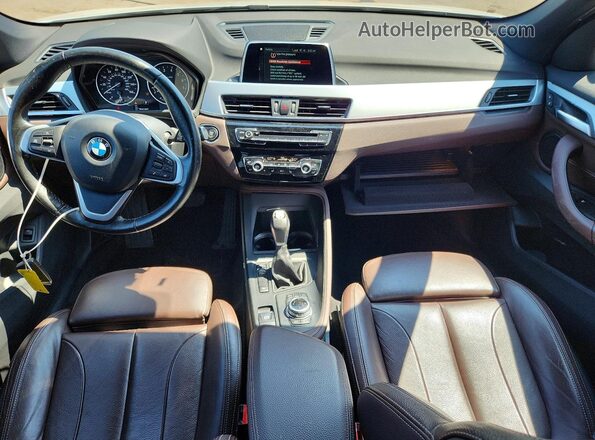 WBXHT3C38J5K31303 2018 BMW X1 White Вид панелі приладів