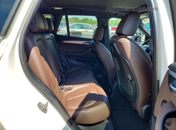 WBXHT3C38J5K31303 2018 BMW X1 White Вид задньої частини салону