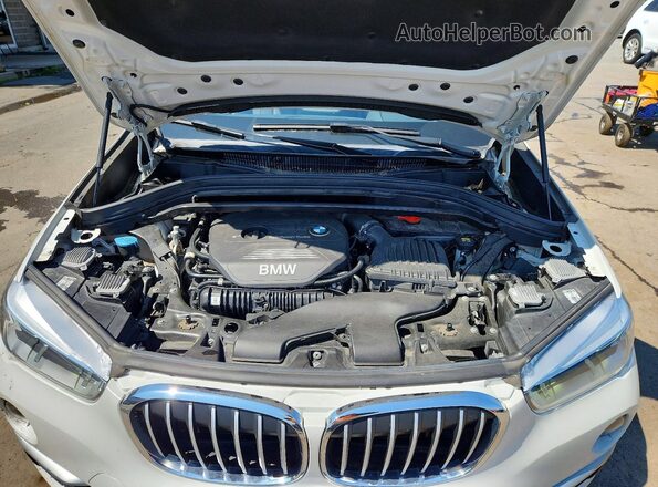 WBXHT3C38J5K31303 2018 BMW X1 White Вид підкапотного простору