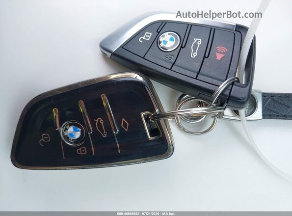 WBXHT3C38J5L30512 2018 BMW X1 White Вид панелі приладів