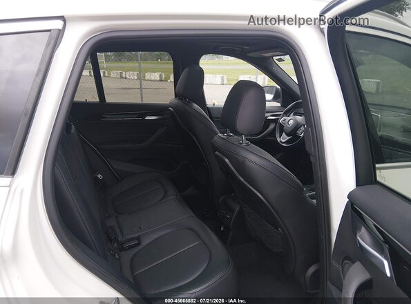 WBXHT3C38J5L30512 2018 BMW X1 White Вид наклейки з VIN-кодом