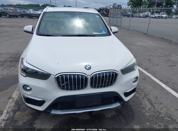 WBXHT3C38J5L30512 2018 BMW X1 White Вид задньої частини салону