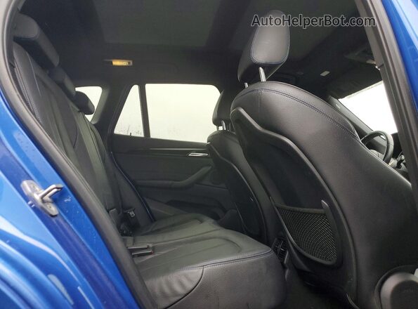 WBXHT3C38J5L31062 2018 BMW X1 Blue უკანა სალონის ხედი