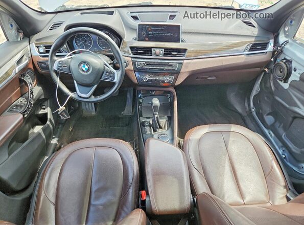 WBXHT3C39G5E48872 2016 BMW X1 Silver Առջևի վահանակի տեսք