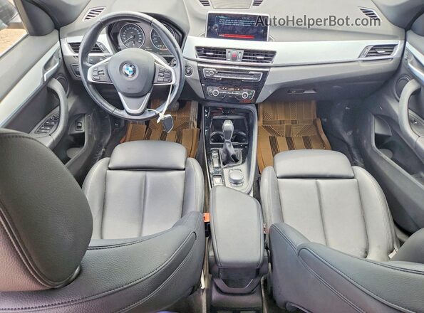 WBXHT3C39G5F63651 2016 BMW X1 Blue Vista del salpicadero
