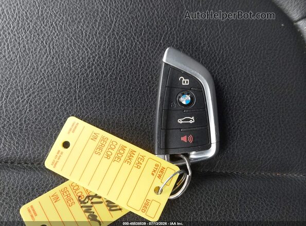 WBXHT3C39H5F68026 2017 BMW X1 Silver Vista del salpicadero