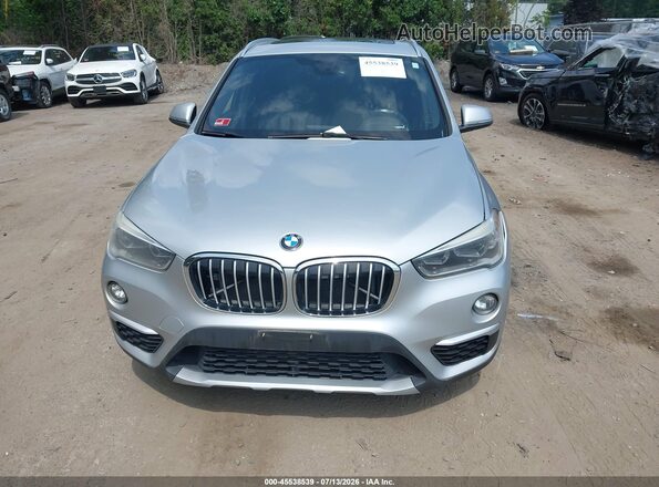 WBXHT3C39H5F68026 2017 BMW X1 Silver Vista del cuadro de instrumentos