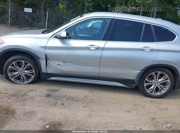 WBXHT3C39H5F68026 2017 BMW X1 Silver Vista interior de 360 grados