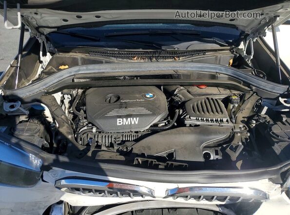 WBXHT3C3XH5F68231 2017 BMW X1 White Vista del compartimento del motor