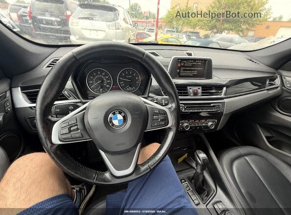 WBXHT3C3XH5F87619 2017 BMW X1 White უკანა სალონის ხედი