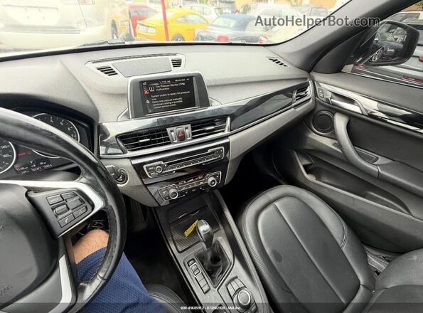WBXHT3C3XH5F87619 2017 BMW X1 White წინა პანელის ხედი