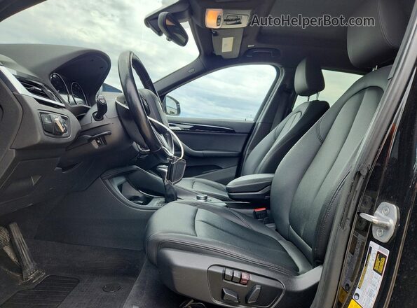 WBXHT3C50K5N47488 2019 BMW X1 Black Widok wnętrza z przodu