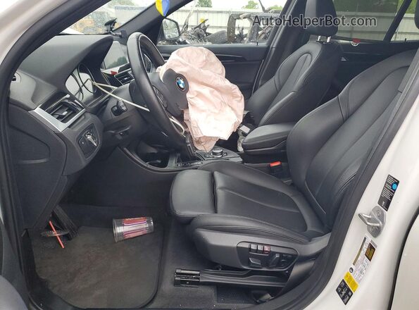 WBXHT3C52K5N05436 2019 BMW X1 White წინა სალონის ხედი