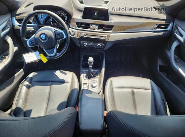 WBXHT3C54K5L35502 2019 BMW X1 Gray Առջևի վահանակի տեսք