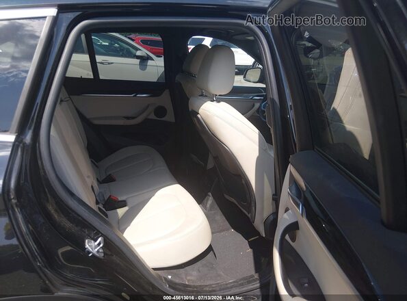 WBXHT3C54K5L89172 2019 BMW X1 Black Widok naklejki z numerem VIN