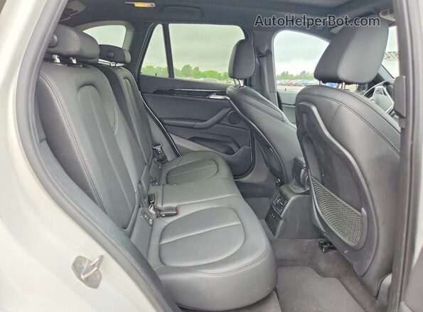 WBXHT3C54K5L97904 2019 BMW X1 White Սալոնի հետևի տեսք
