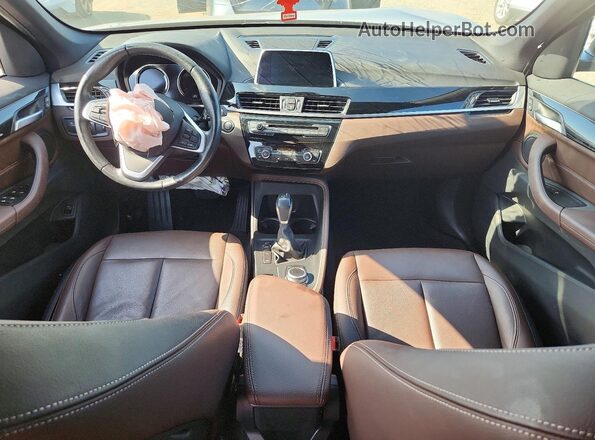 WBXHT3C55K3H34594 2019 BMW X1 Blue Widok deski rozdzielczej