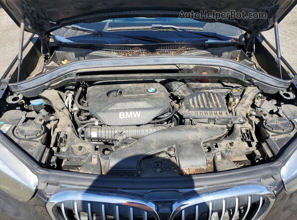 WBXHT3C59K5L89166 2019 BMW X1 Gray Vista del compartimento del motor