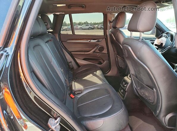 WBXHT3Z30H4A52098 2017 BMW X1 Black უკანა სალონის ხედი