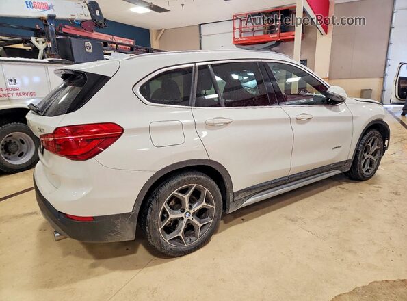 WBXHT3Z31H4A57732 2017 BMW X1 Белый Задняя правая четверть