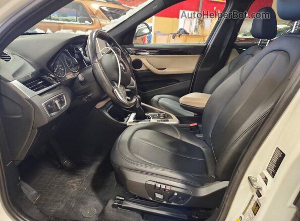 WBXHT3Z31H4A57732 2017 BMW X1 Белый Вид салона спереди