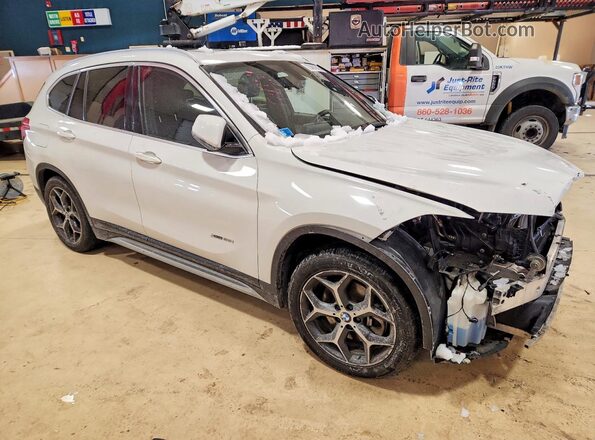 WBXHT3Z31H4A57732 2017 BMW X1 Белый Передняя правая четверть