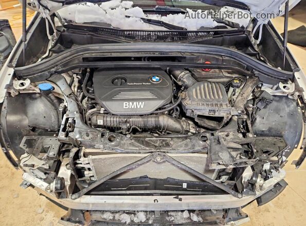 WBXHT3Z31H4A57732 2017 BMW X1 Белый Вид подкапотного пространства
