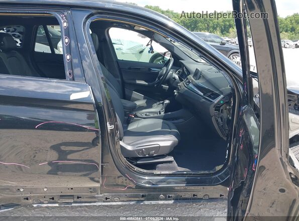 WBXHT3Z33H4A53570 2017 BMW X1 Black Սալոնի դիմացի տեսք