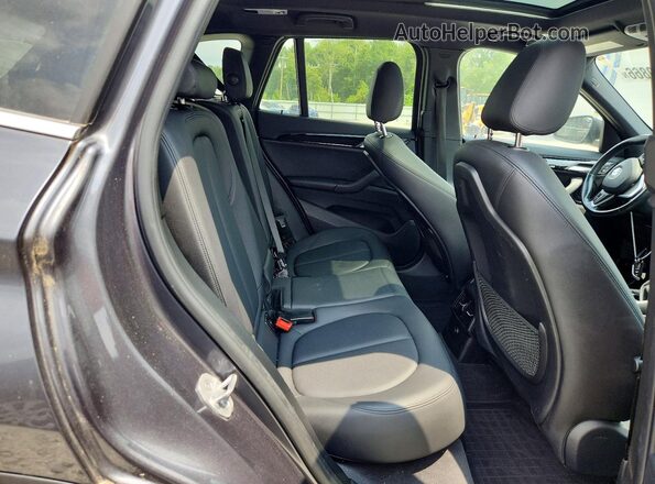 WBXHT3Z36J4A65959 2018 BMW X1 Gray Widok wnętrza z tyłu