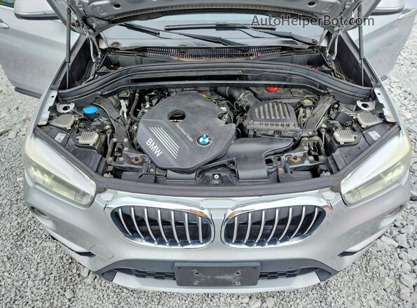 WBXHT3Z39H4A57946 2017 BMW X1 Silver Вид задньої частини салону